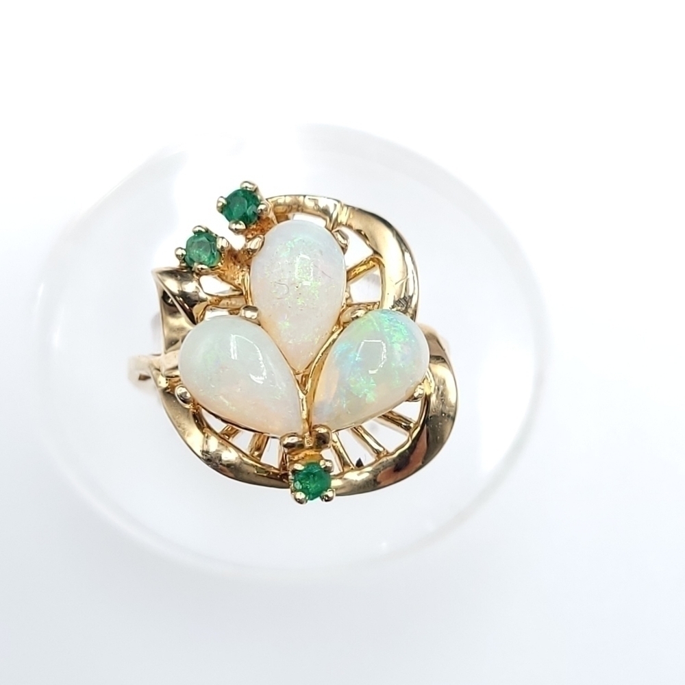 AUSTRALIAN opal and emerald accent ring 10k yellow gold - Picture 2 of 15